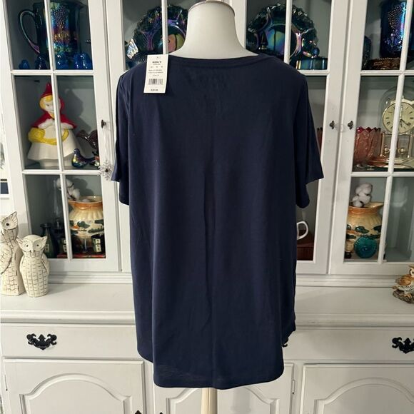 F•R•I•E•N•D•S T-Shirt Size 1X - Picture 6 of 7